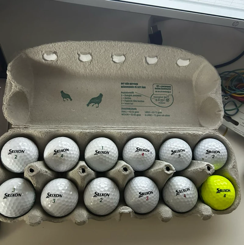 12 stycken mixade Srixon golfbollar