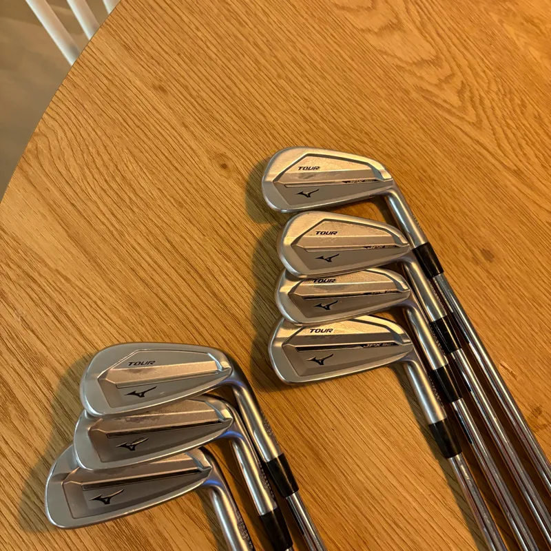 Mizuno JPX tour 921