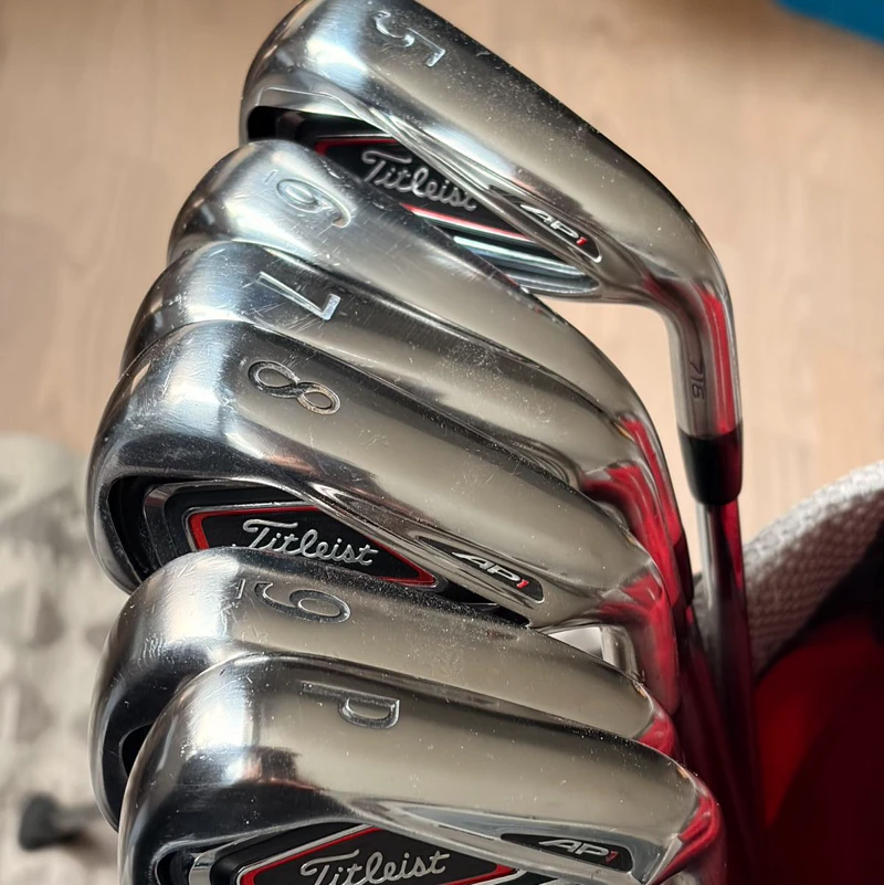 Titleist AP1 716 järnklubbor 5-pw bra skick