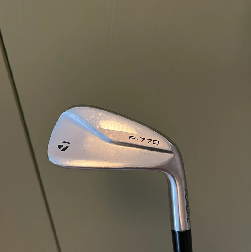 Taylormade P770 5-PW ink Milles grind 2 wedgar