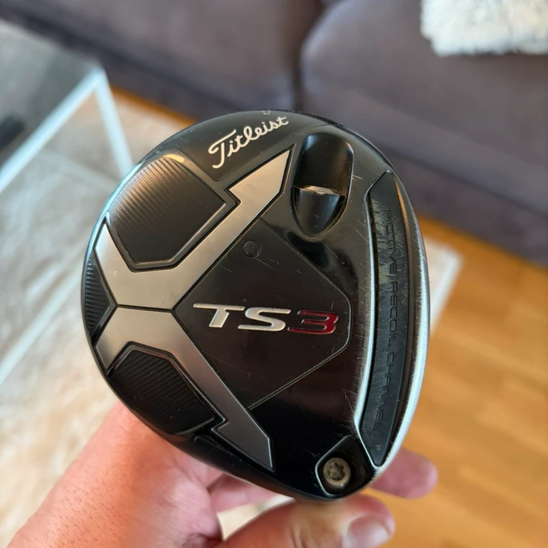 Titleist TS3 Wood på 15 grader.