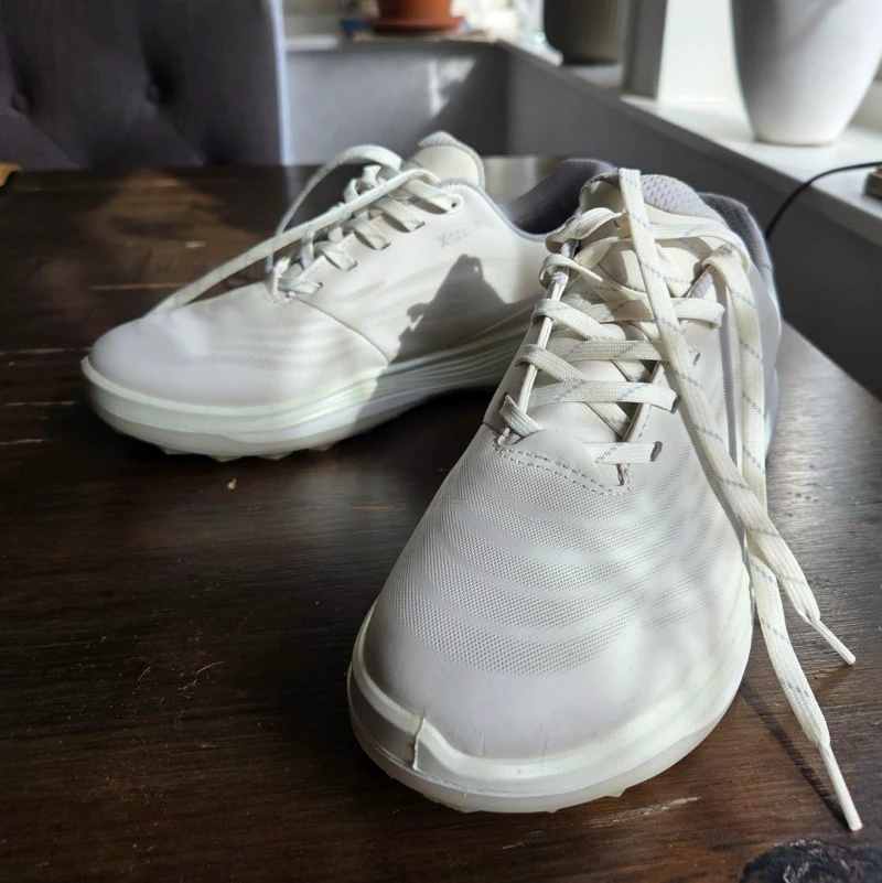 Helt nya damgolfskor från Ecco Golf stl 38