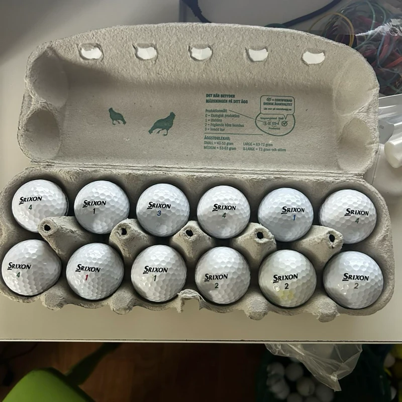 12 stycken mixade Srixon golfbollar