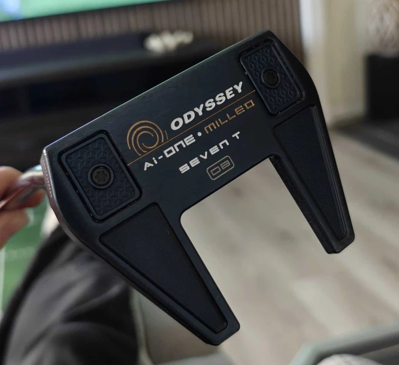 Odyssey Ai-One Milled Seven vänster.