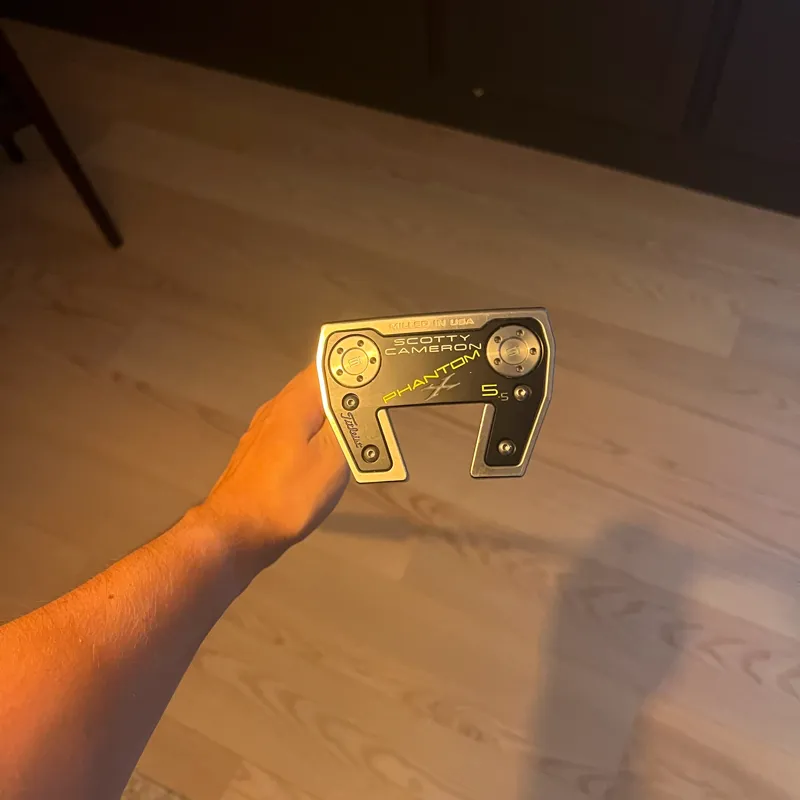 Scotty Cameron (Vänster)