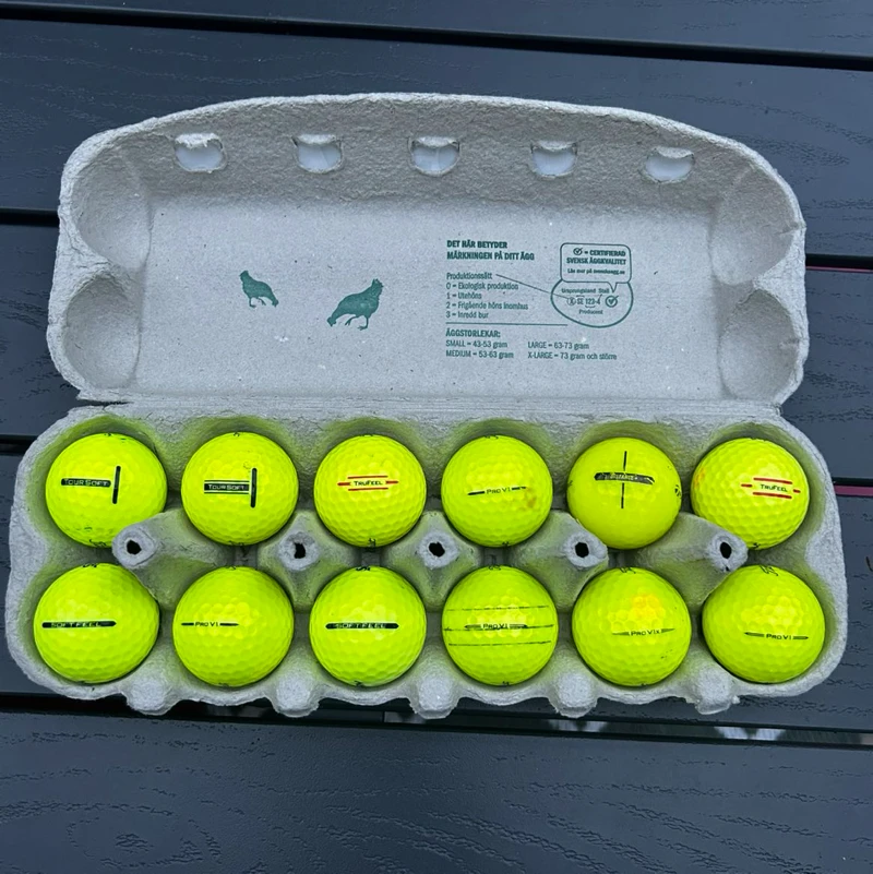 12 stycken gula golfbollar