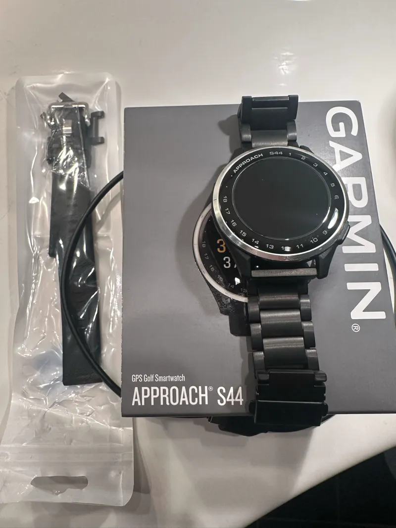 Garmin Golfklocka S44 med tillbehör
