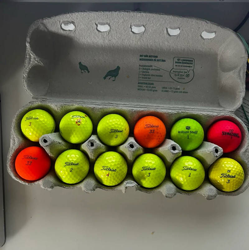 12 stycken mixade golfbollar i färg