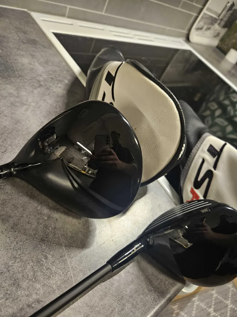 Sålda!Titleist TSR3 driver & TSR2 fw3